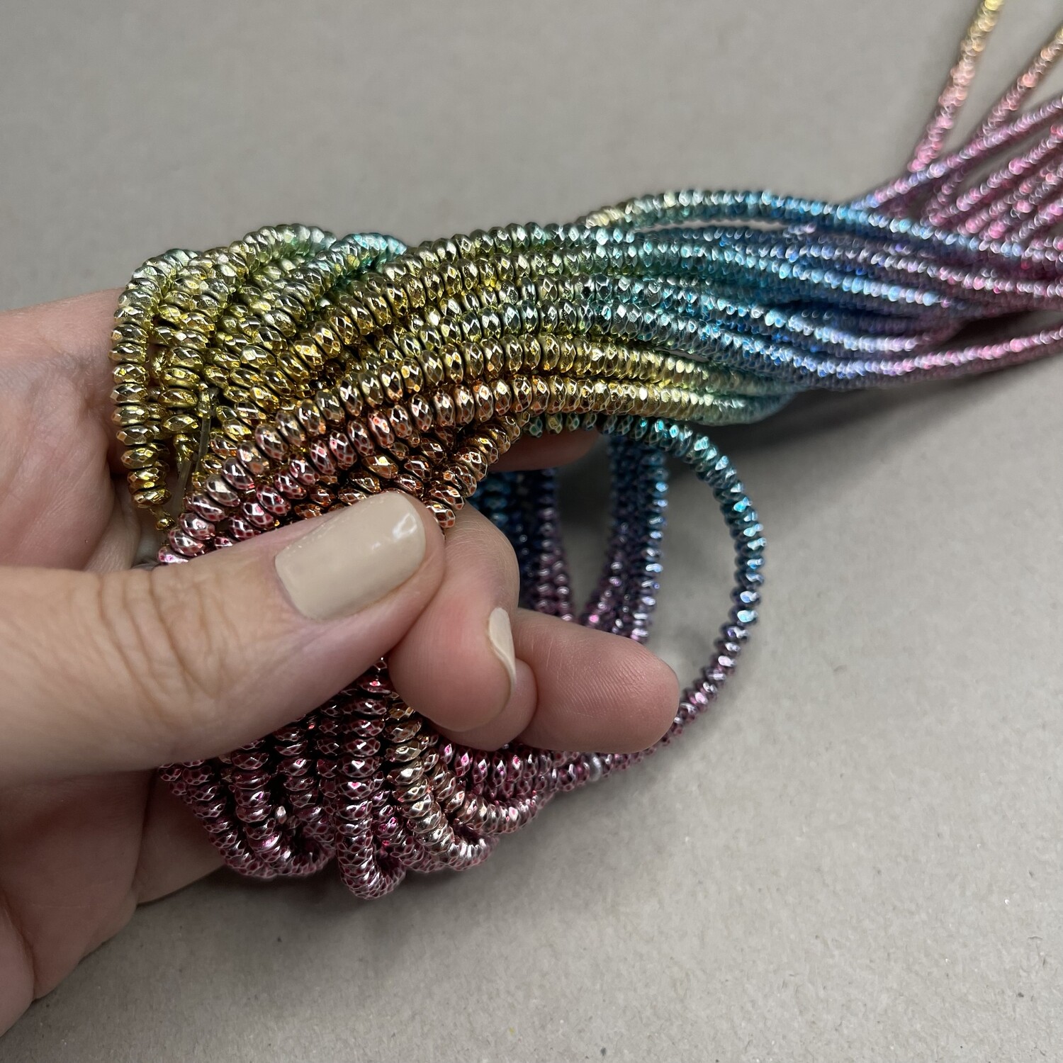 Piedra Sintética Hematite Disco Facetado Metalizado Rainbow 4 x 2 mm