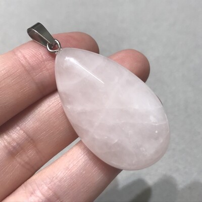 Dije de Piedra Natural Lágrima de Cuarzo Rosa 45 x 25 x 10 mm