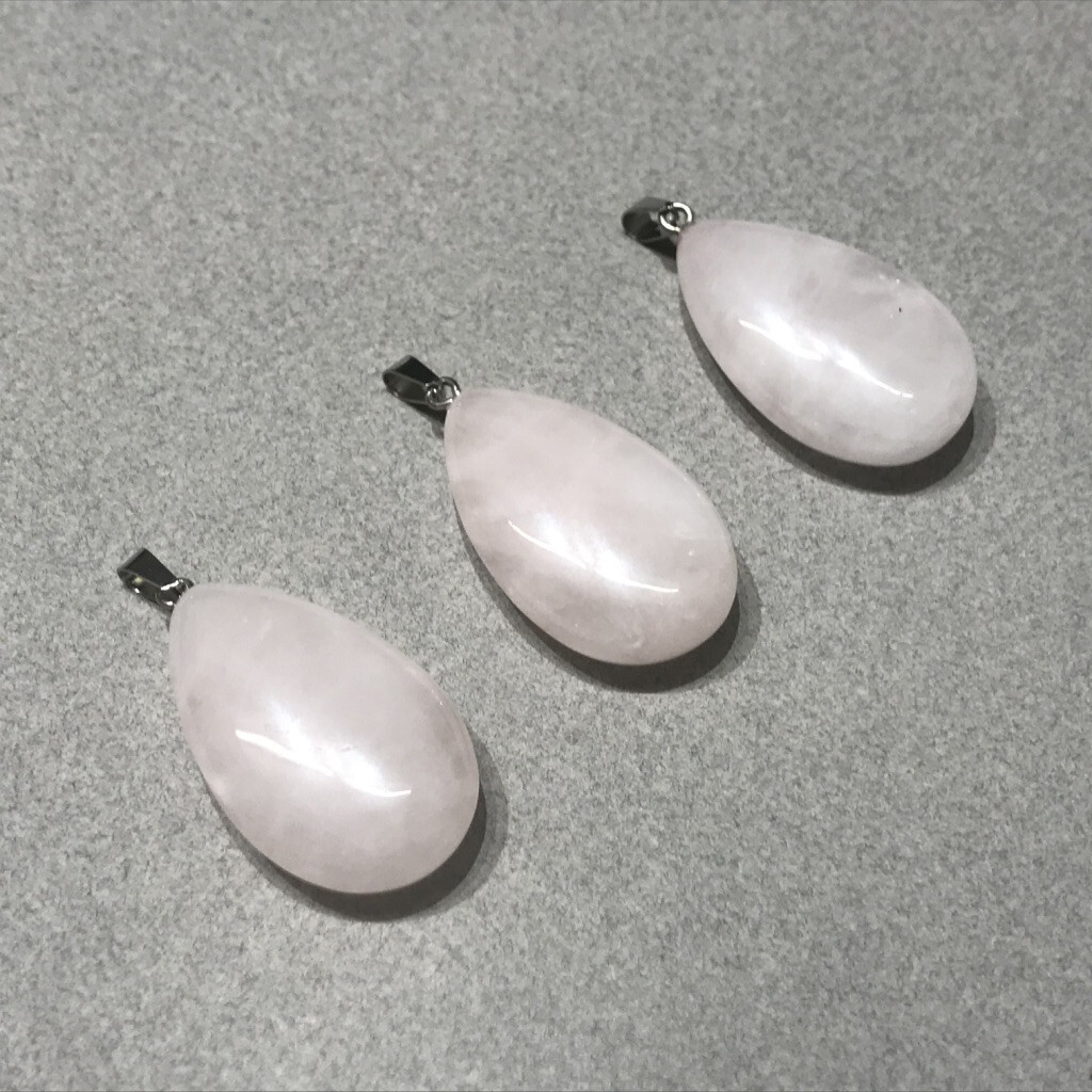 Dije de Piedra Natural Lágrima de Cuarzo Rosa 45 x 25 x 10 mm