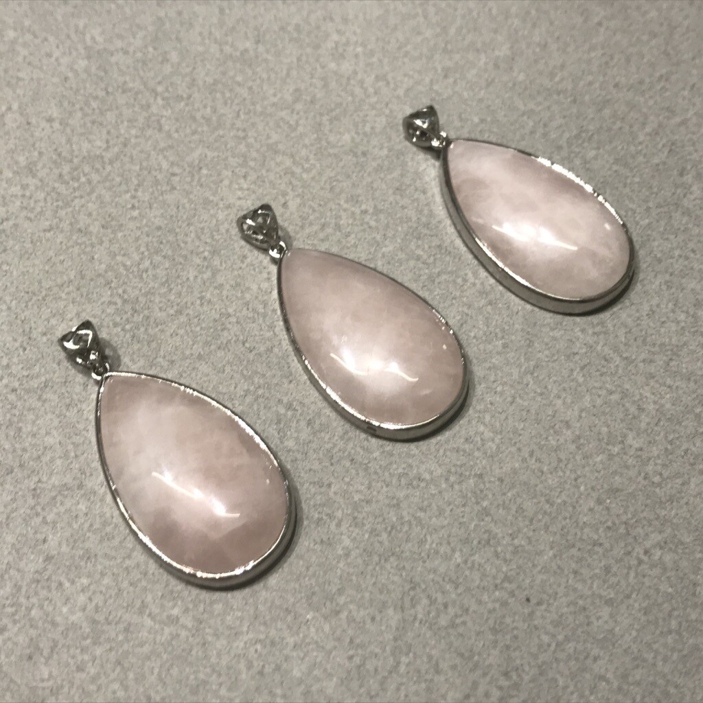 Dije de Piedra Natural Lágrima de Cuarzo Rosa 50 x 25 x 8 mm
