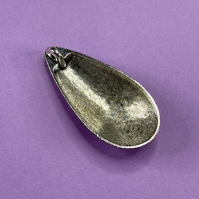 Dije de Metal Plateado Lágrima Texturada 50 x 24 x 8 mm