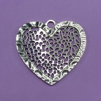 Dije de Metal Corazón Chato Calado 70 x 66 x 2.5 mm