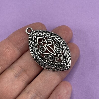 Dije de Metal Hoja Calada 57 x 15 x 6 mm