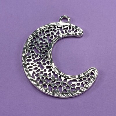 Dije de Metal Plateado Luna Calada 74 x 62 x 2 mm