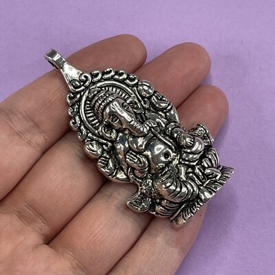 Dije de Metal Plateado Silueta Elefante Hindú (Ganesha) 61 x 32 x 7 mm