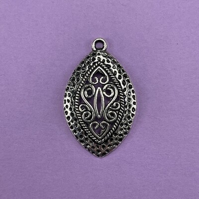 Dije de Metal Hoja Calada 57 x 15 x 6 mm
