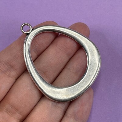 Dije de Metal Lágrima Aro Liso 56 x 45 x 2.5 mm