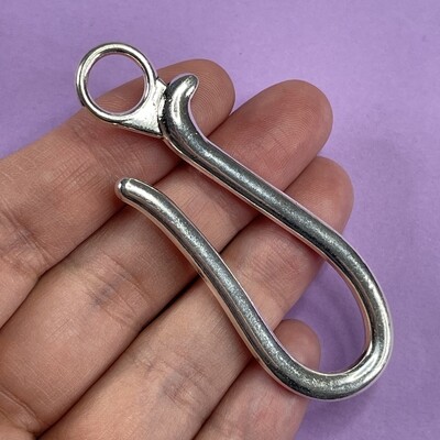 Dije de Metal Anzuelo 70 x 25 x 4 mm