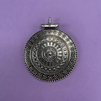 Dije de Metal Plateado Redondo Reloj Labrado 70 x 58 x 8 mm