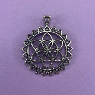 Dije de Metal Plateado Redondo Calado Flor de la Vida 48 x 41 x 3 mm