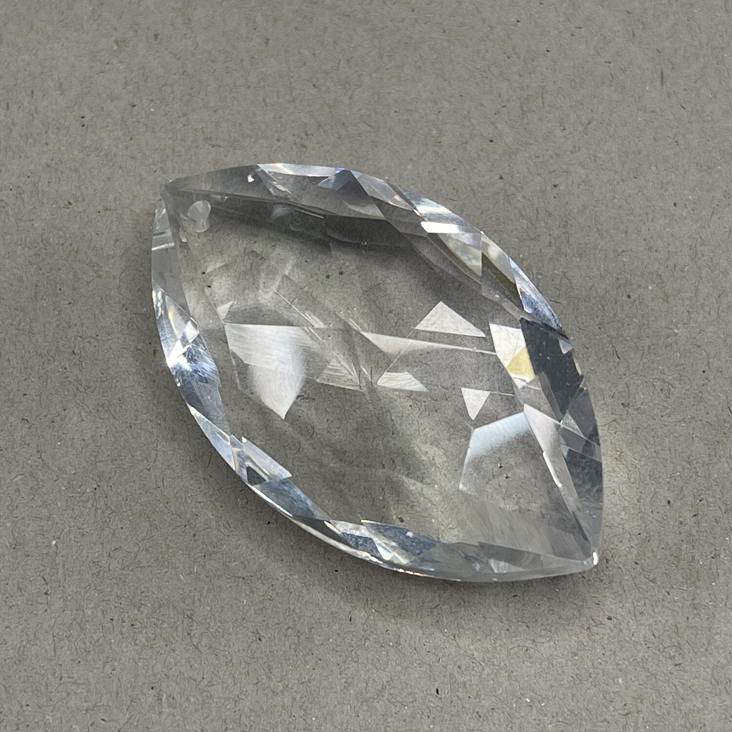 Dije de Cristal Hoja Facetada 62 x 36 x 20 mm Cristal