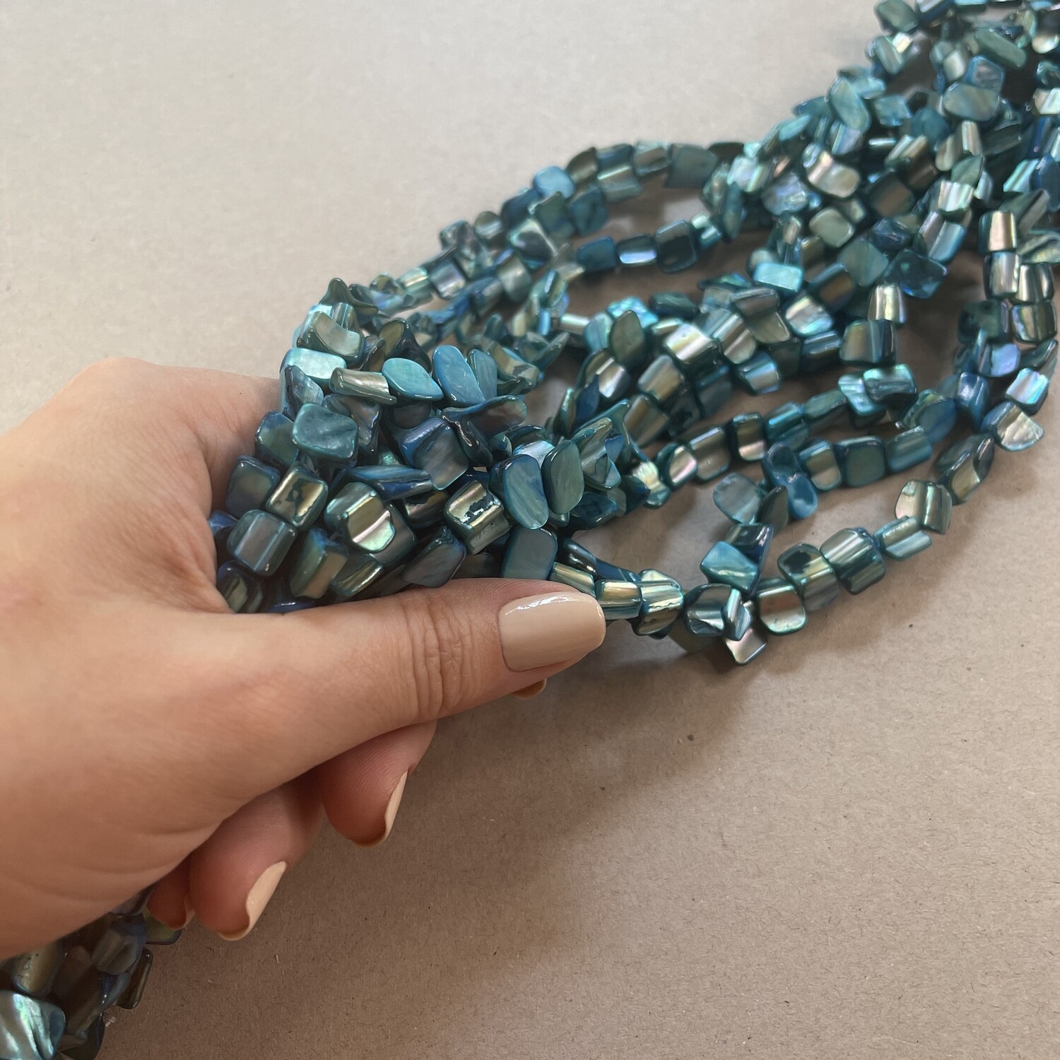 ​Piedra Natural Nácar Nuggets 5-12 x 5-8 x 4-8 mm Aqua