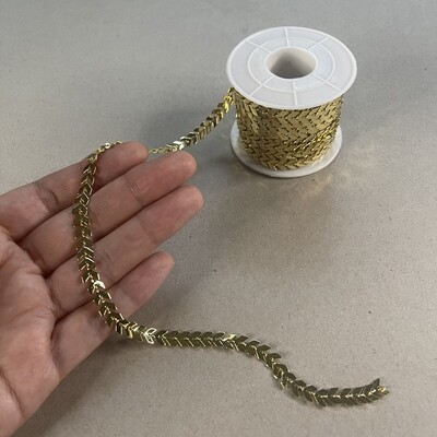 Cadena de Acero Quirúrgico Flecha Dorada Bañada en Oro 18 K. 6.5 x 6 x 0.5 mm