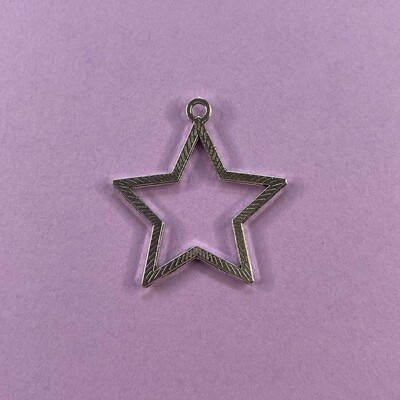 Dije de Metal Plateado Estrella Calada Martillada 37 x 35 x 2 mm