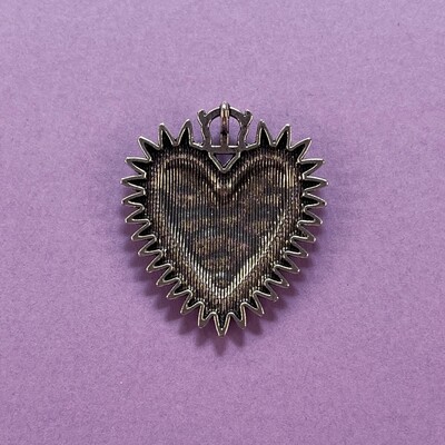Dije de Metal Plateado Corazón Martillado Mexicano 39 x 34.5 x 10 mm