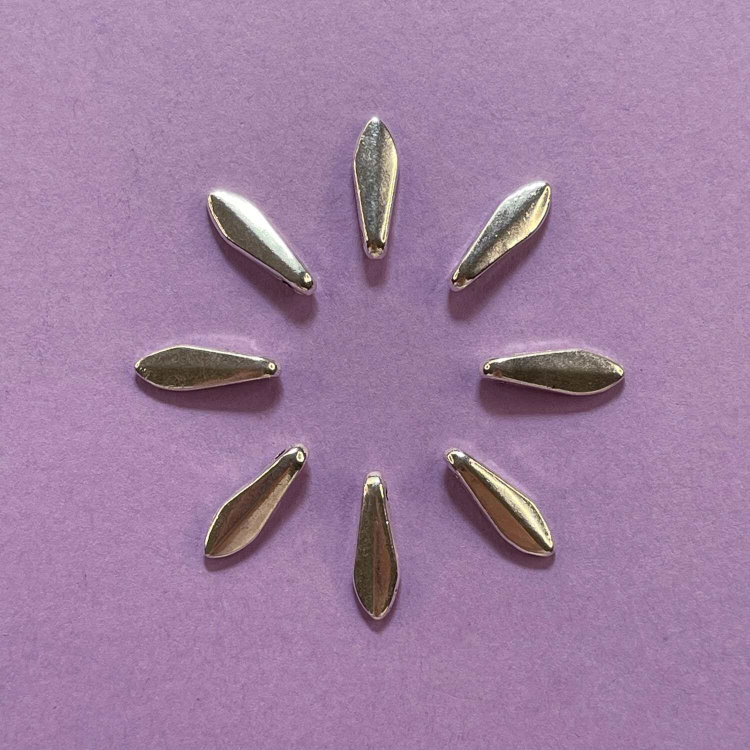 Dije de Metal Plateado Lágrima Lisa 11 x 8 x 2 mm