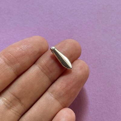 Dije de Metal Plateado Lágrima Lisa 11 x 8 x 2 mm