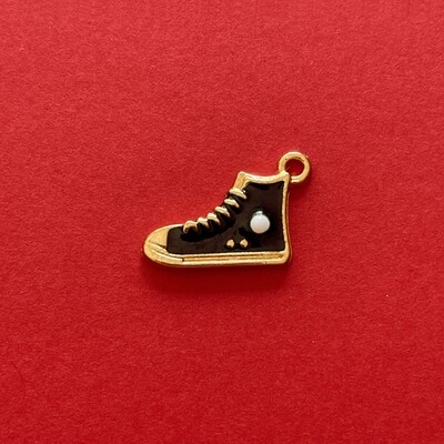 Dije de Metal Dorado Esmaltado Champión Negro 19.5 x 12.5 x 2.5 mm
