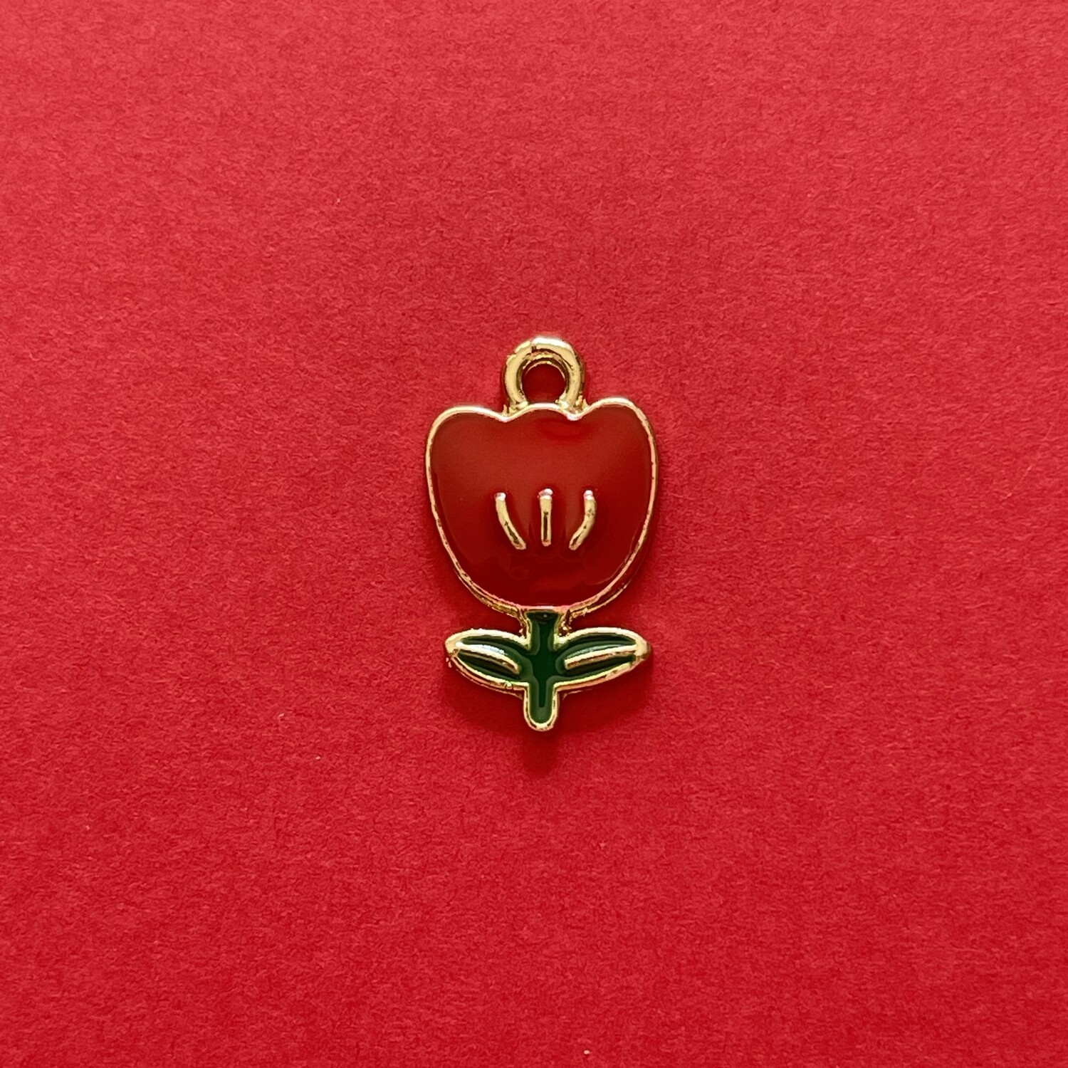 Dije de Metal Dorado Esmaltado Flor Tulipán Rojo 19.5 x 11.5 x 3 mm