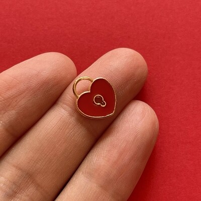 Dije de Metal Dorado Esmaltado Corazón Candado Rojo 13 x 15 x 1.5 mm