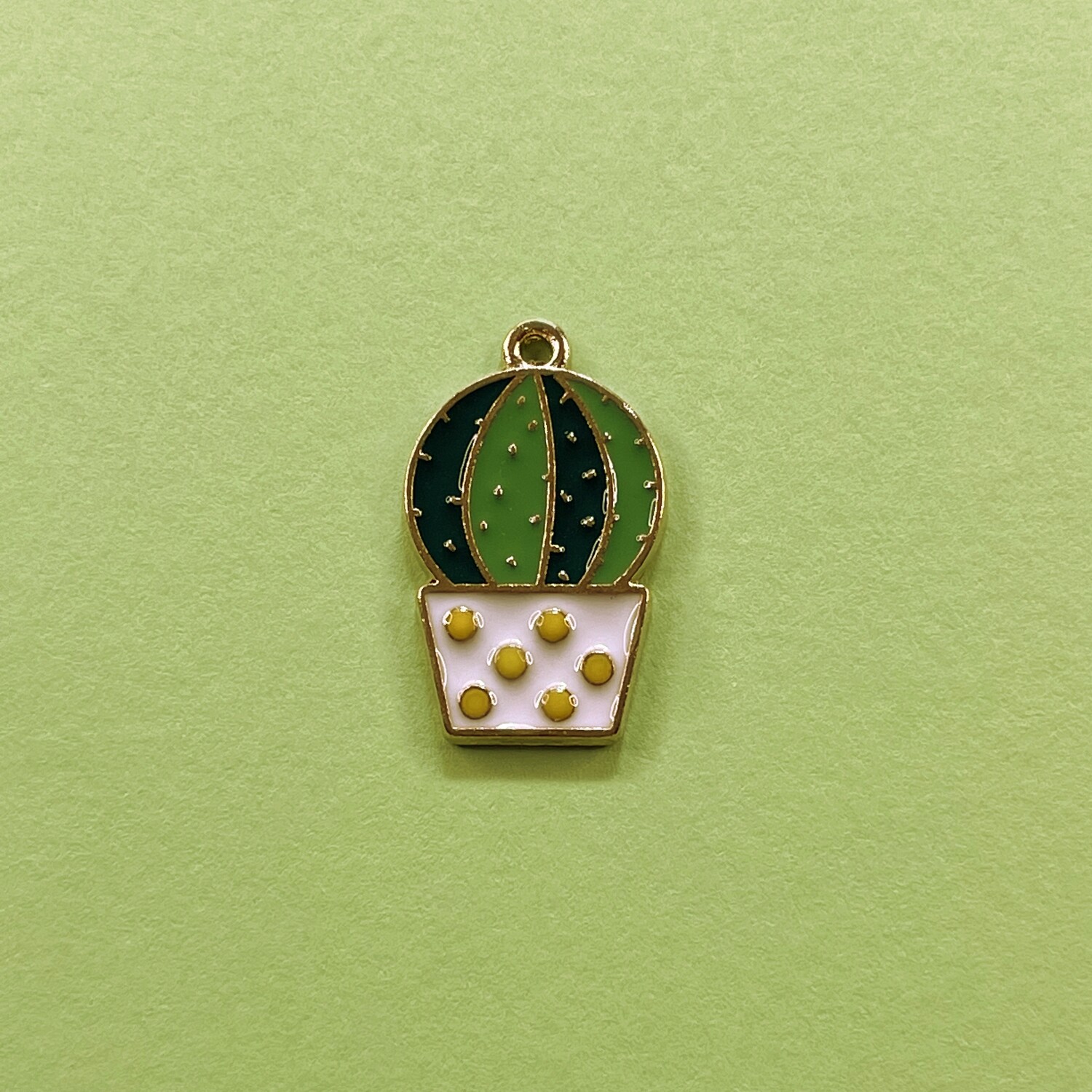 Dije de Metal Dorado Esmaltado Cactus Redondo 25 x 15 x 1.5 mm