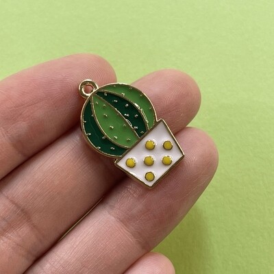 Dije de Metal Dorado Esmaltado Cactus Redondo 25 x 15 x 1.5 mm