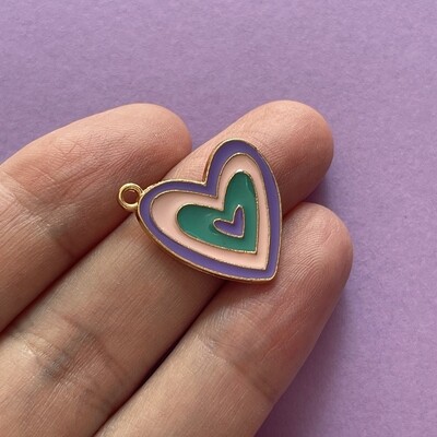 Dije de Metal Dorado Esmaltado Corazón Pastel 19 x 19 x 1.5 mm