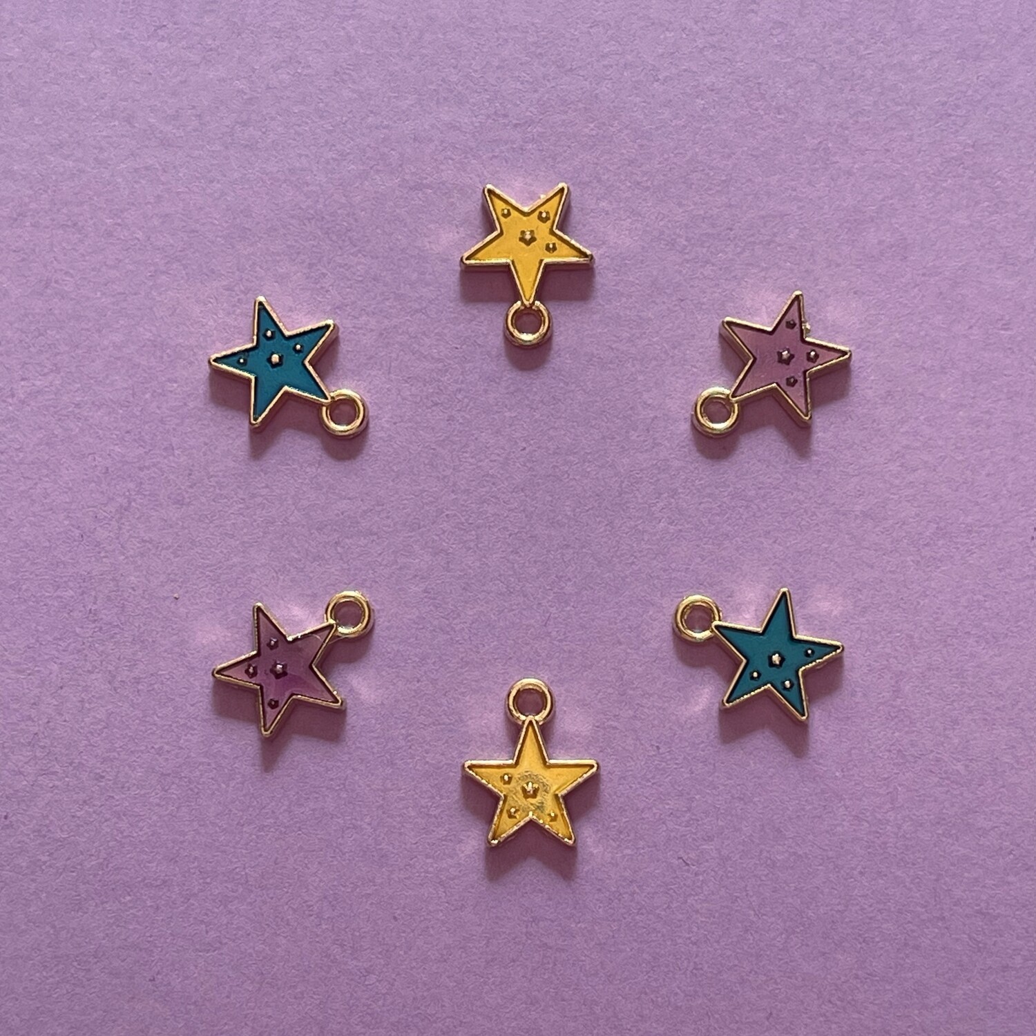 Dije de Metal Dorado Esmaltado Estrellas 12 x 10 x 2 mm