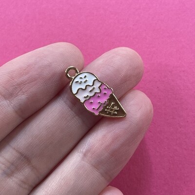 Dije de Metal Dorado Esmaltado Helado Cucurucho Rosa 21 x 9.5 x 1.5 mm