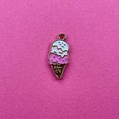 Dije de Metal Dorado Esmaltado Helado Cucurucho Rosa 21 x 9.5 x 1.5 mm