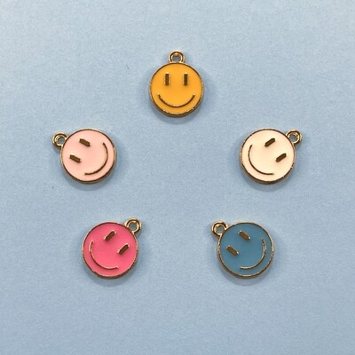 Dije de Metal Dorado Esmaltado Redondo Smile MIX 14.5 x 12 x 1.5 mm