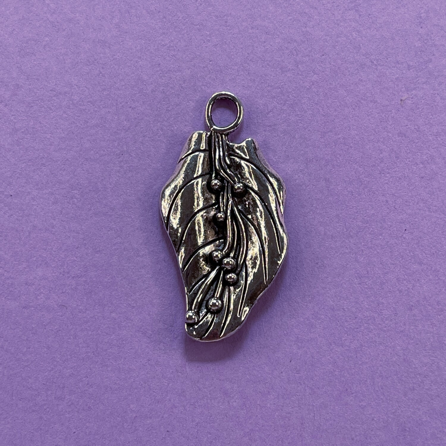 Dije de Metal Plateado Hoja Grande 41 x 21 x 3 mm