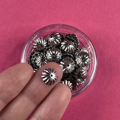 Calota Decorativa de Acero Quirúrgico Flor Labrada 10 x 3 mm