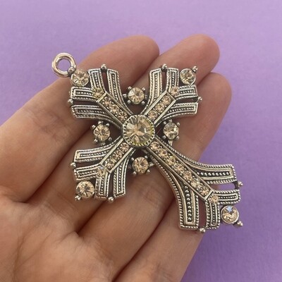 Dije de Metal Plateado Cruz con Strass Barroca 74 x 54 x 8 mm
