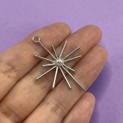 Dije de Metal Plateado Estrella con Perlita 42 x 31 x 7 mm