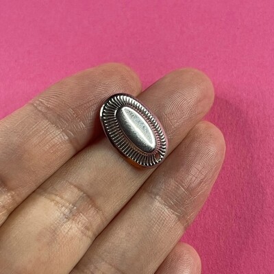 Caravana Perno Oval Texturado y Tapa de Acero Quirúrgico 19 x 12.5 mm