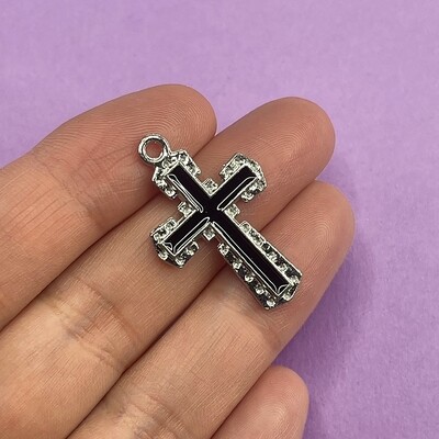 Dije de Metal Plateado Esmaltado Cruz Negra 31 x 20 x 2 mm