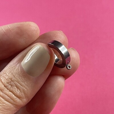 Caravana Aro de Acero Quirúrgico 15.5 x 14 x 3 mm