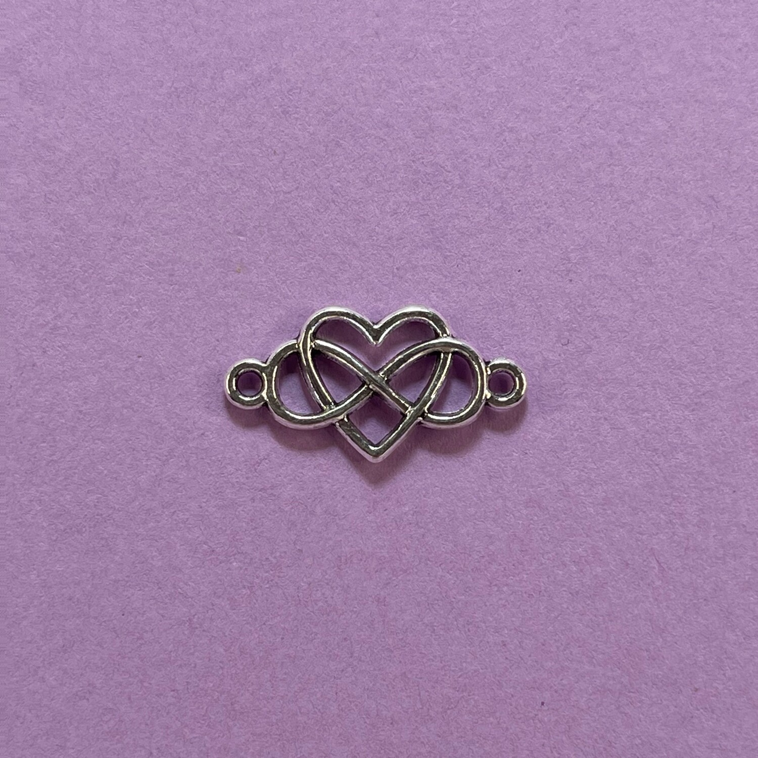 Conector de Metal Plateado Corazón - Infinito 24 x 12 x 2 mm