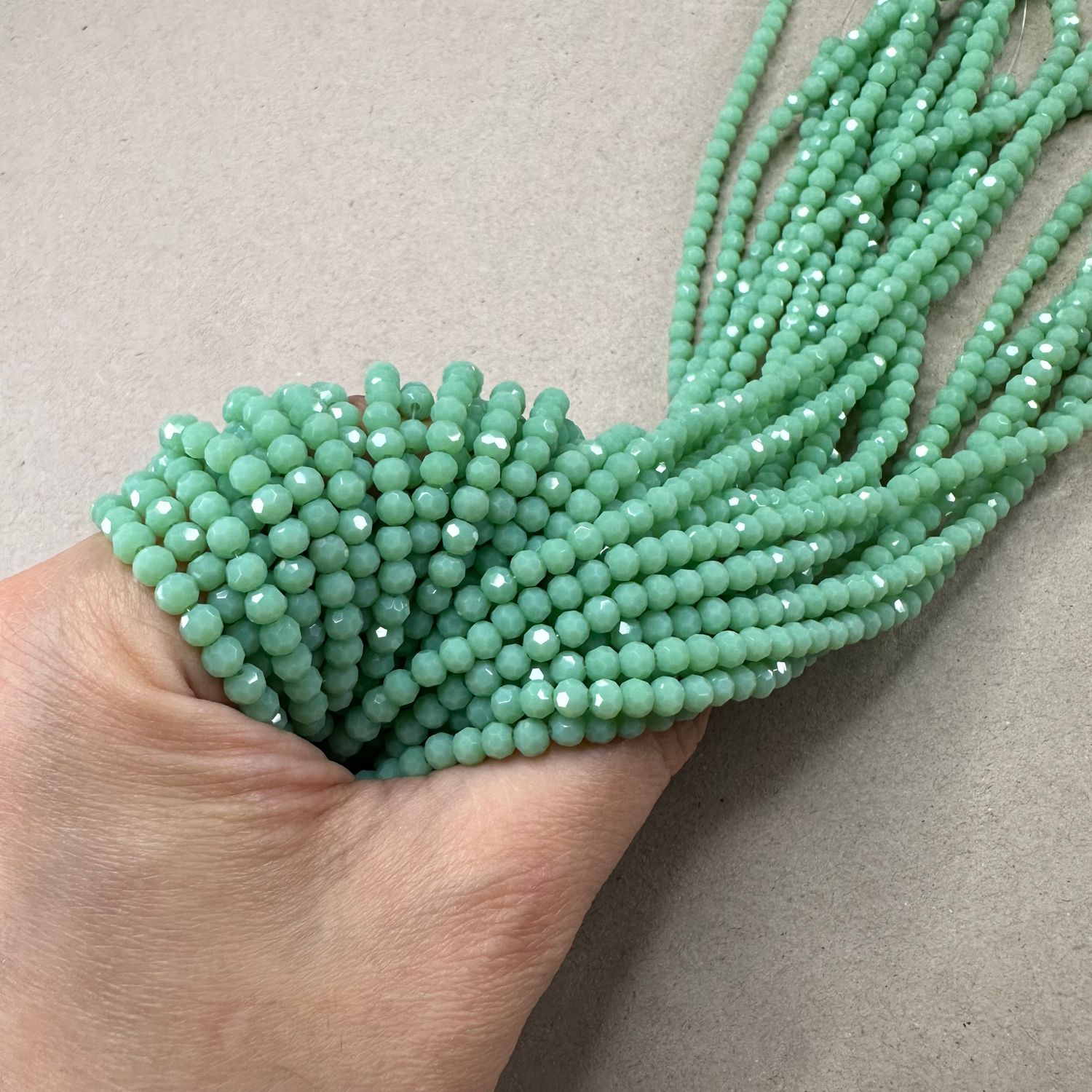 Cristal Redondo Facetado Opaco 4 mm Verde Menta