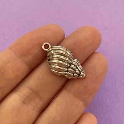 Dije de Metal Plateado Caracol Labrado 25.5 x 13 x 5.5 mm