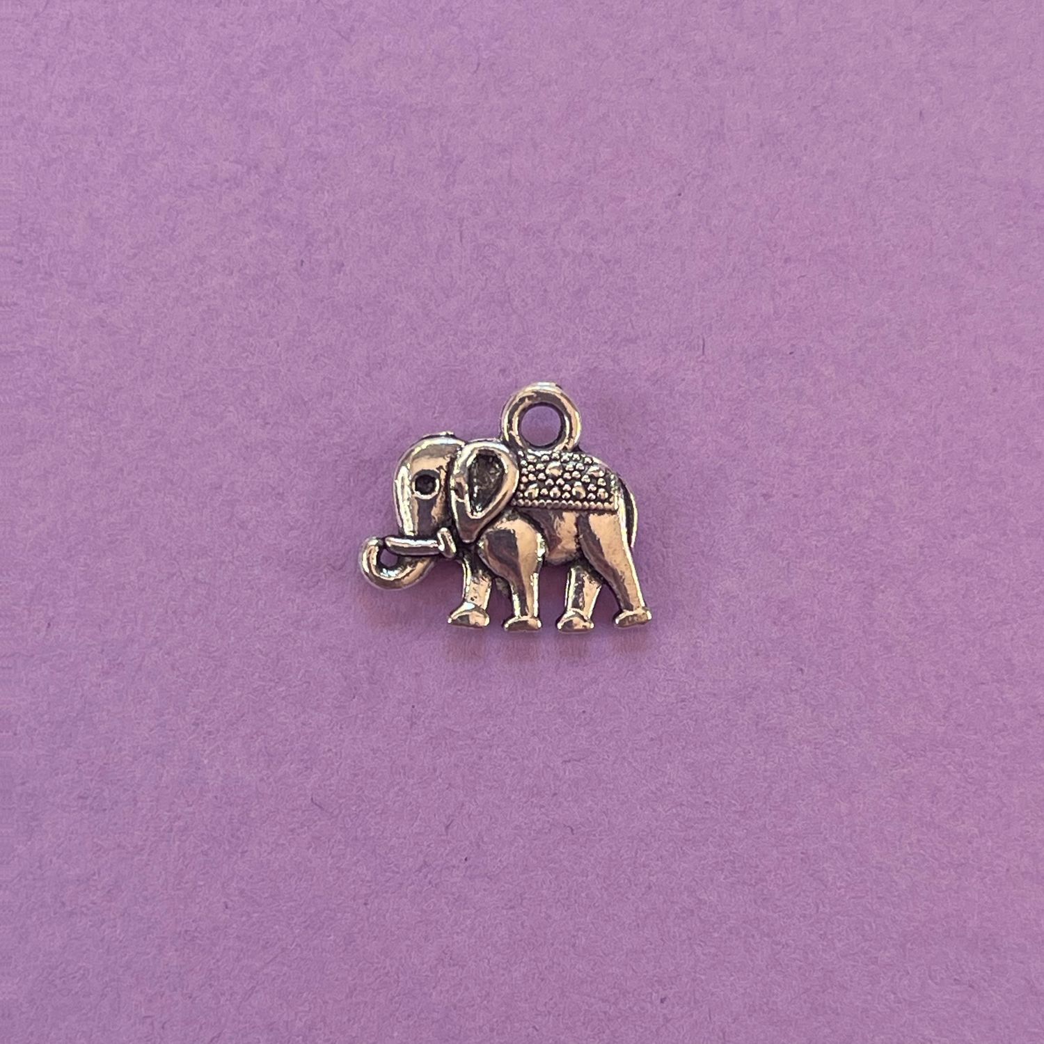 Dije de Metal Plateado Animal Elefantito 14 x 12 x 3 mm
