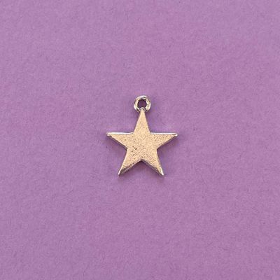 Dije de Metal Plateado Estrella Lisa 17 x 15 x 1.5 mm