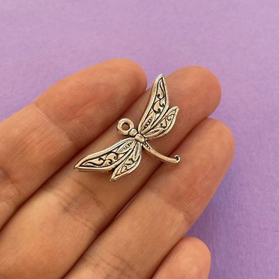 Dije de Metal Plateado Libélula 31.5 x 17 x 2.5 mm