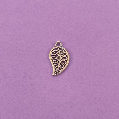 Dije de Metal Plateado Hoja Calada Curva 18 x 10 x 1 mm