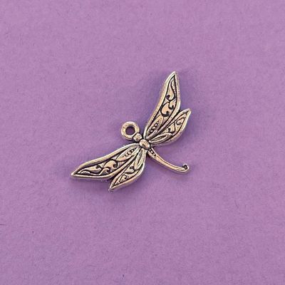 Dije de Metal Plateado Libélula 31.5 x 17 x 2.5 mm