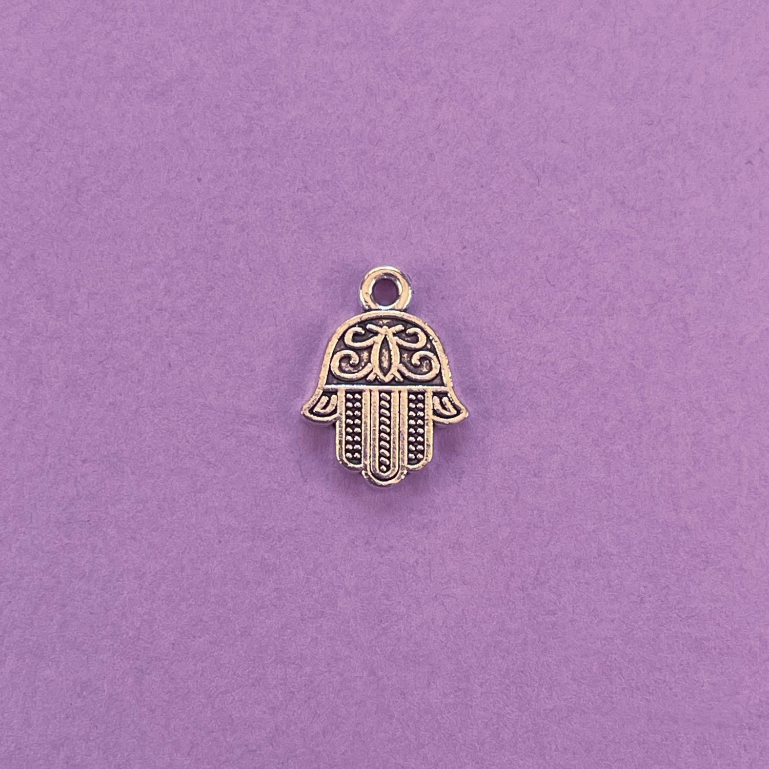 Dije de Metal Plateado Mano de Fátima Labrada 17 x 12.5 x 1.8 mm