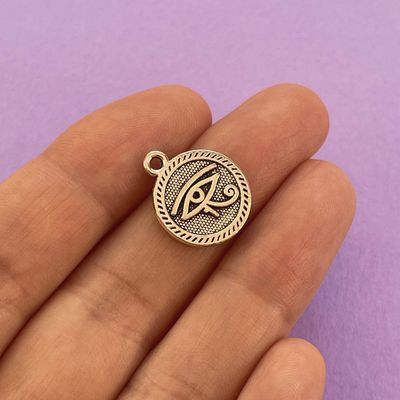 Dije de Metal Plateado Redondo Ojo Horus 18 x 15 x 2 mm