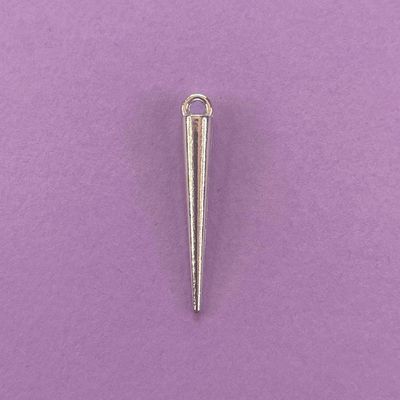 Dije de Metal Plateado Púa Lisa 34 x 4.5 x 4 mm