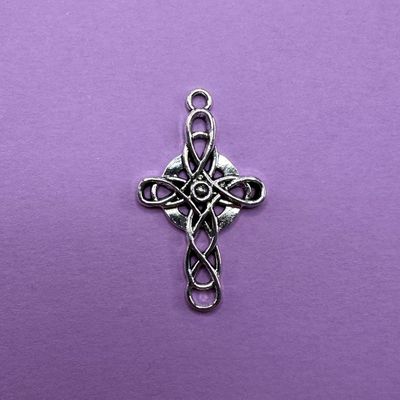 Dije de Metal Plateado Cruz Calada Tipo Celta 40 x 23 x 2.5 mm